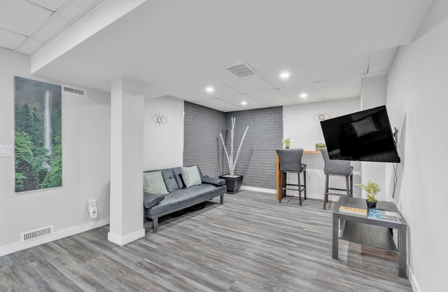 Luxury Basement Suite in Top Prime Location