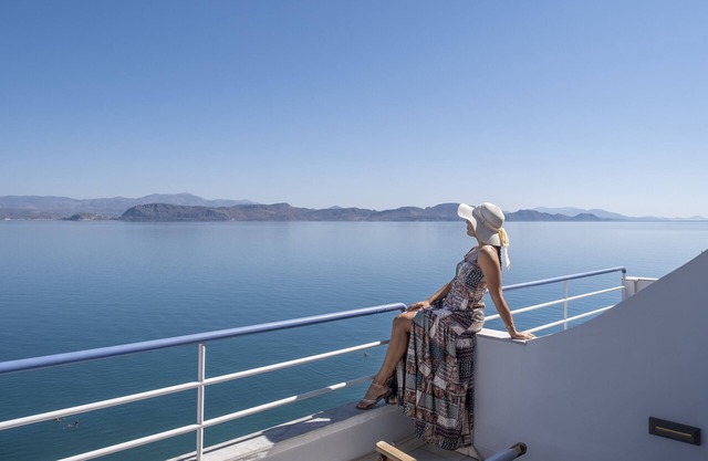 Luxury beach apartment, Sea view balcony, near Nafplio, Mycenae, Epidaurus