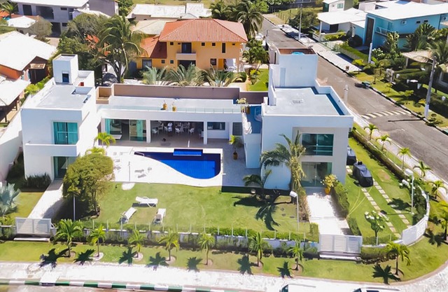 Luxury Beach House, 10 Suites, Pool and Barbecue