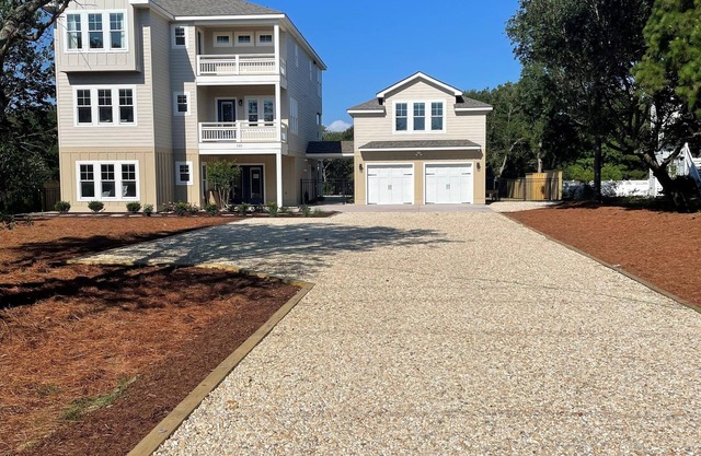 Luxury Beach House! Only Two Blocks from the Beach!