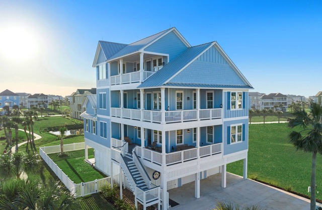 Luxury Beach House - Up to 16 people - Elevator, Pool, Hot Tub, EV charger!