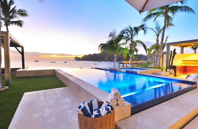 Luxury Beachfront Villa in Cabo with Private Chef, Butler. Pool,