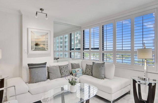 Luxury Beachfront Condo/Beach Service/1418