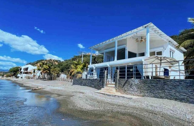 Luxury Beachfront Villa Los Almendros