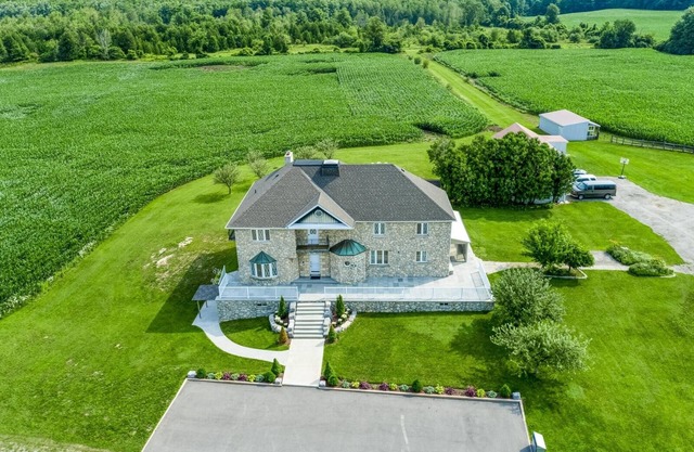 Luxury/Beautiful house in 100 acre (beautifully kept and maintained)