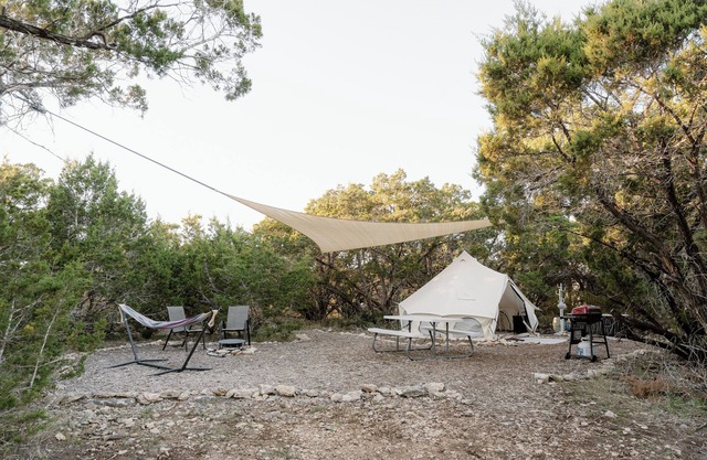 Luxury bell tent with a/c + hot tub in Canyon Lake, TX