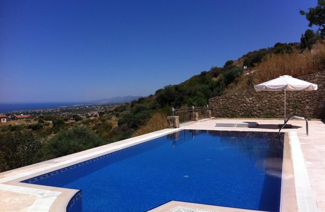Luxury Bellapais Villa With Private Pool & Panoramic Views Of Sea Nr Kyrenia