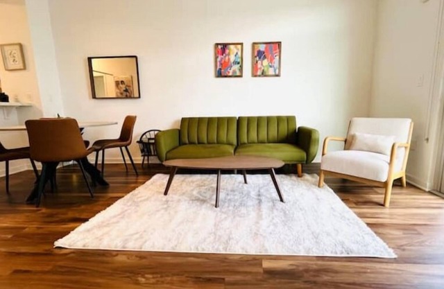 Luxury by the Grove and LACMA free parking , gym hot jacuzzi