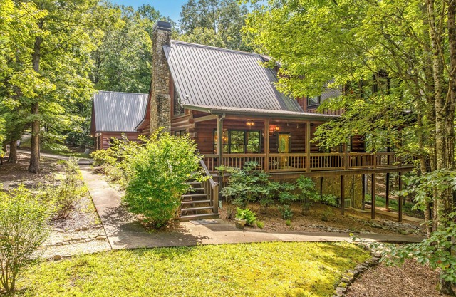 Luxury Cabin by the Lake in the Mountains of GA - Now with High-Speed STARLINK!