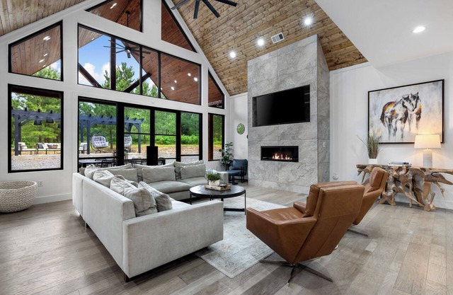 Luxury Cabin | Sleeps 16 | Hot Tub+Outdoor Living