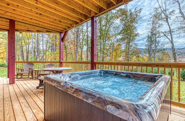 Luxury Cabin Sleeps 64, Walk to Gatlinburg, Pool Access, Hot Tub