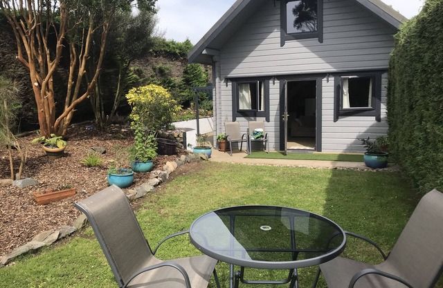 Luxury Cabin with private use of outdoor Hot-tub and views of Strangford Lough