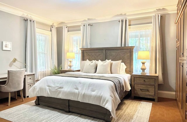 Luxury California King 1 Bedroom at Hale House