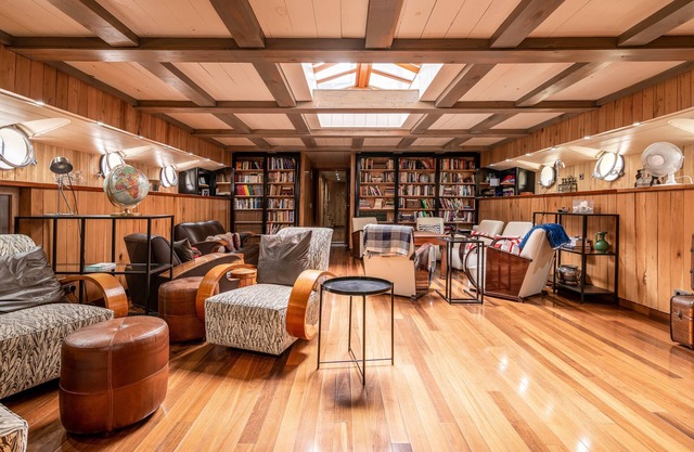 Luxury Canary Wharf House Boat Room 1