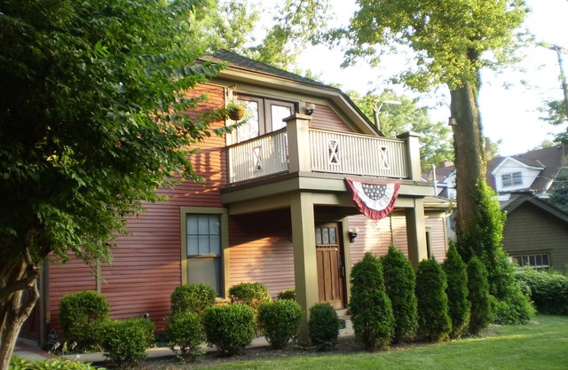 LUXURY CarriageHouse 2 BR-2 BA Apt,Levl 2 EV Charger,Garage or Off-StreetParking