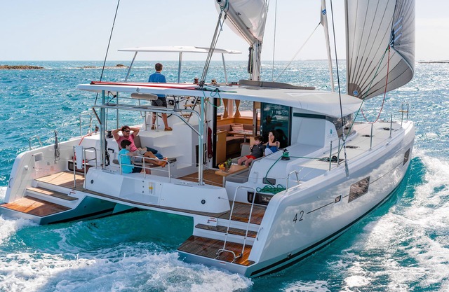 Luxury Catamaran Lagoon 42, 6 amazing islands, AC & Generator