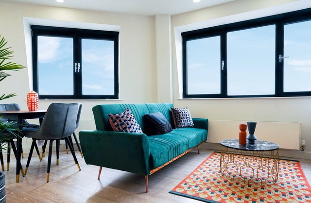 Luxury Central 2 Bedroom Apartment - Gym Included