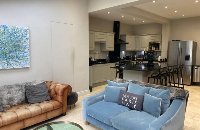 Luxury Central Hale living