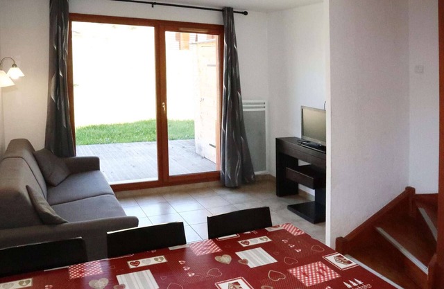 Luxury Chalet Duplex with Pool, Sauna & Hammam at Les Orres 1800, Ski-in/Ski-out