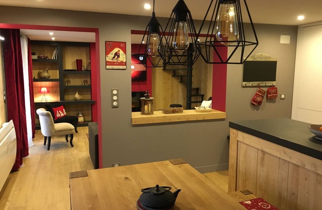 Luxury Chalet Guzet Neige facing the slopes