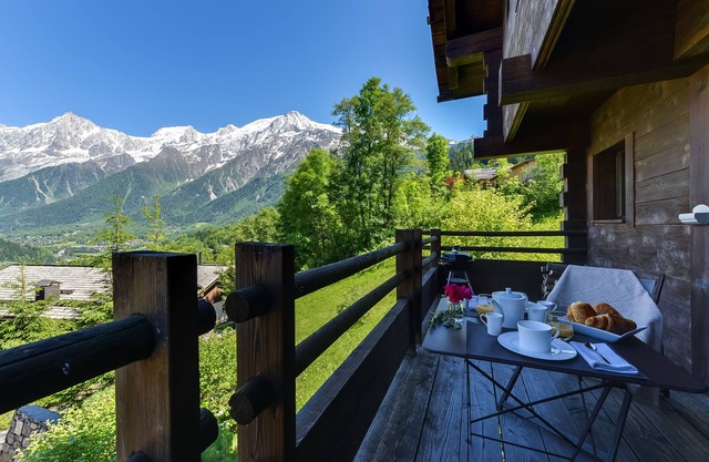 Luxury chalet with free access to swimming pool and 5-star spa. Extraordinary view