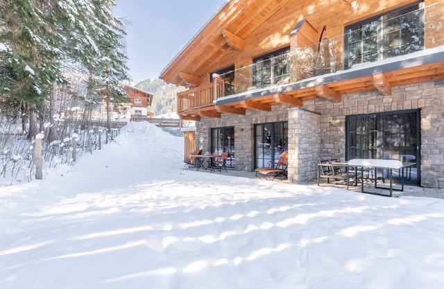 Luxury chalet with sauna and mountain views