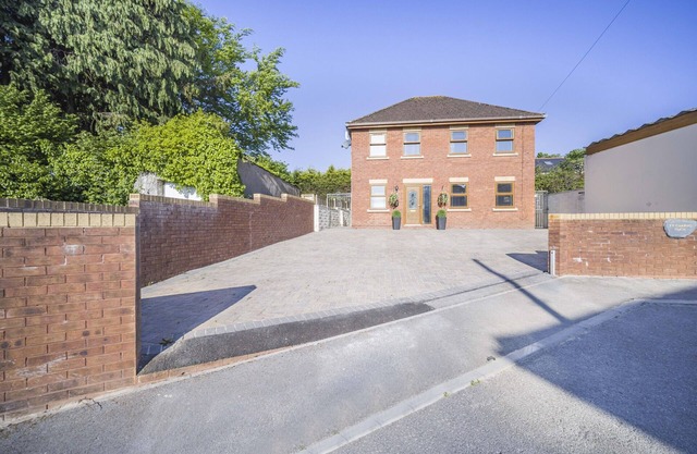 Luxury Coach House Sleeps 12 People 5 Bedrooms