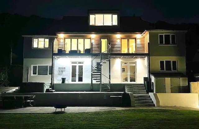 Luxury Coastal Home - Hot Tub, Home Cinema & More