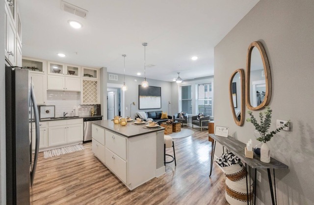 Luxury & Comfort ~ WestShore Tampa ~ 4 mins to TPA