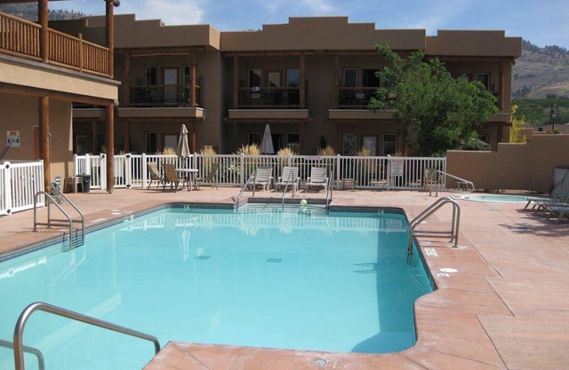 LUXURY CONDO, 2 BEDROOMS, 1 BATH, SLEEPS 5