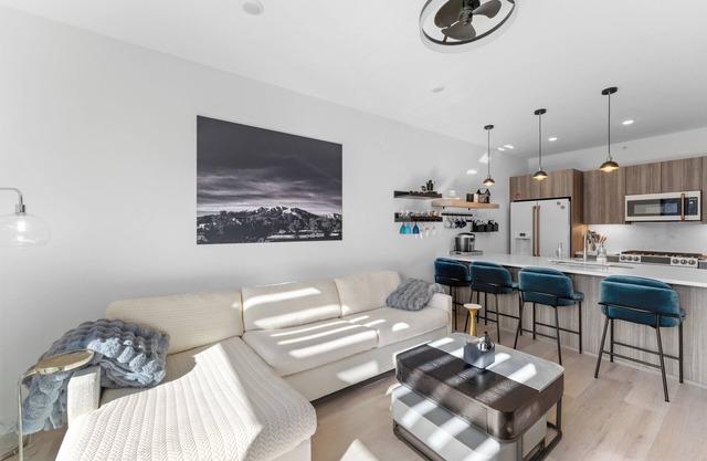 Luxury Condo in Silverthorne w/Easy Access to Ski Resorts, Shops & Dining!