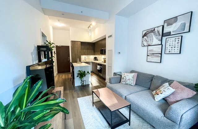 Luxury condo in the heart of Toronto
