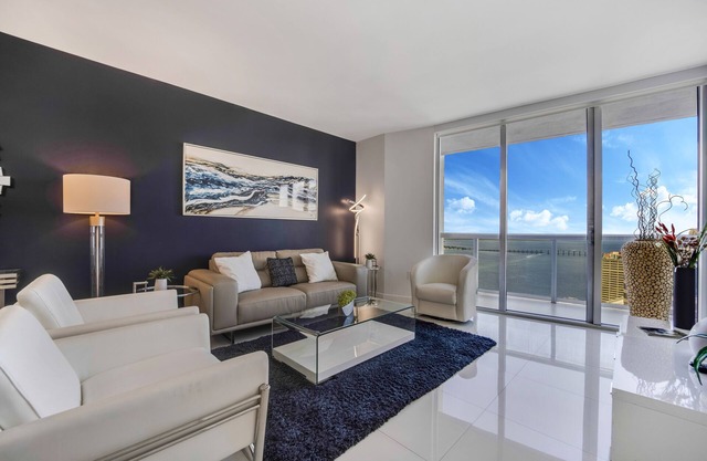 Luxury Condo, #Instaworthy Views, 5 Star Amenities with W Miami