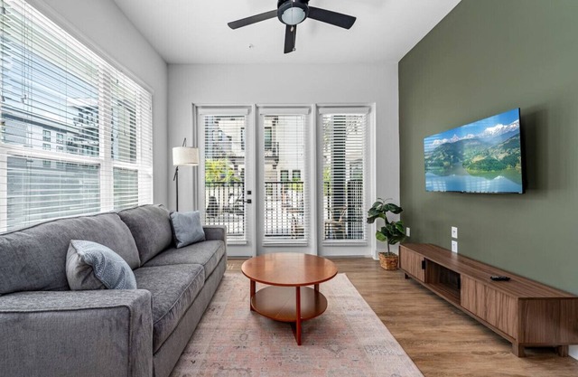Luxury Condo! Sleep the Whole Family | Pool/Gym