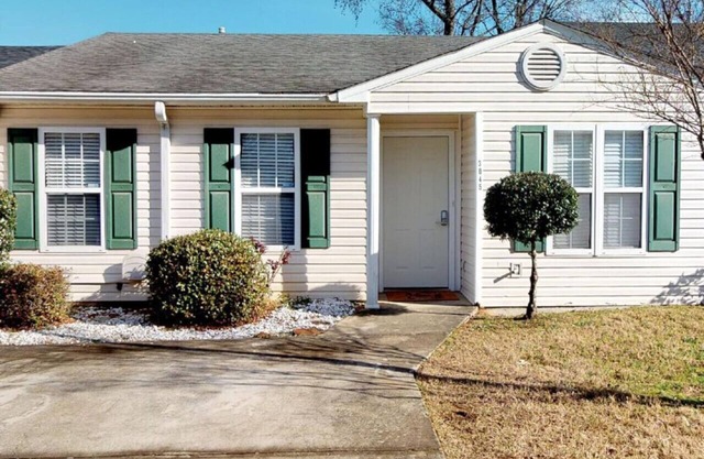 Luxury condo, sleeps 6, close to shopping and entertainment, SUPER safe area