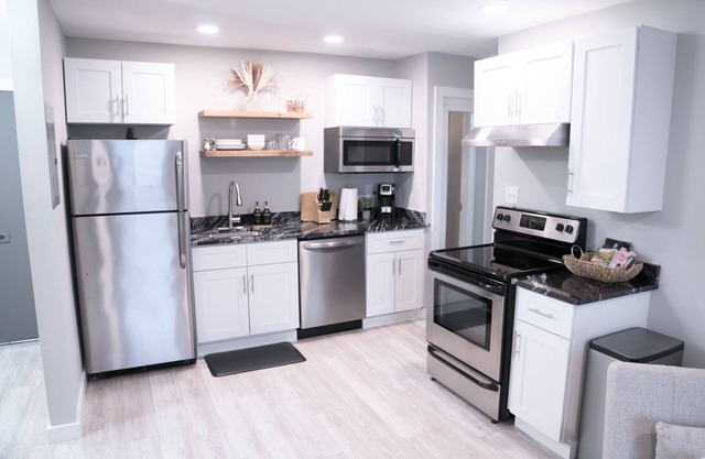 Luxury Condo w/Pool *Newly Renovated*