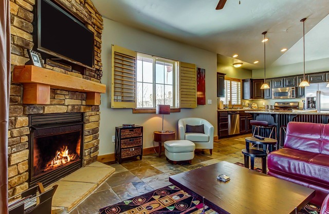Luxury Condo w/Private Balcony, Seasonal Pool, Hot Tubs - Close to Skiing