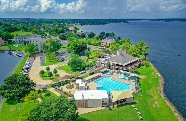 Luxury Condo with Golf Package