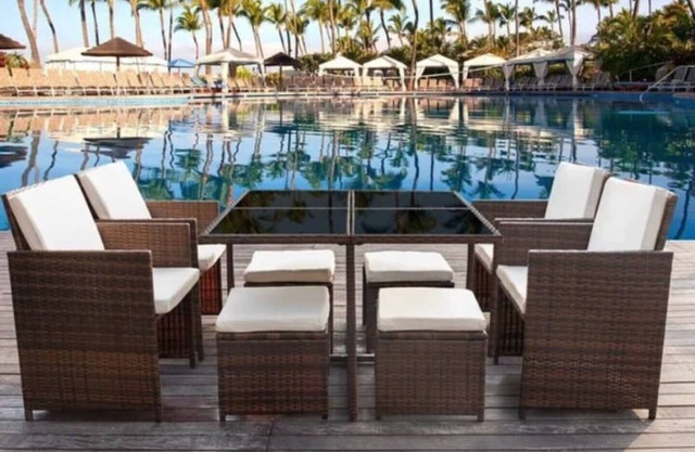 Luxury condo with pool! Steps to beach/downtown!