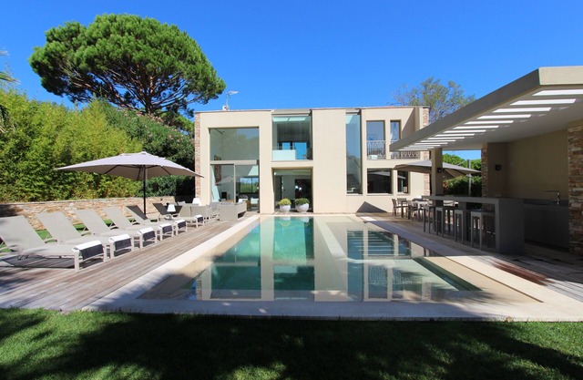 Luxury Contemporary Villa with a unique and quiet location in the village