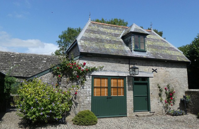 Luxury converted Coach House; stunning views in rural location