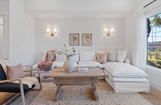Luxury Cottage Home in downtown Boerne- New & 5 Star Reviews!