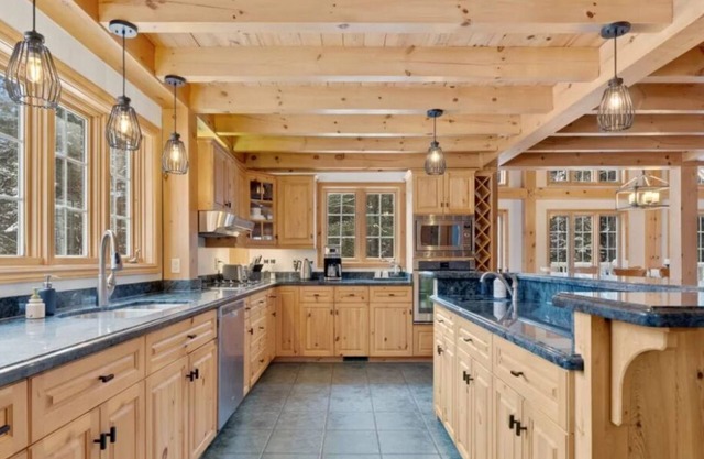 Luxury Cottage Living on the Lake in Muskoka