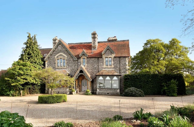Luxury Country Estate with Concierge and Staff. Close to London, Windsor, Ascot