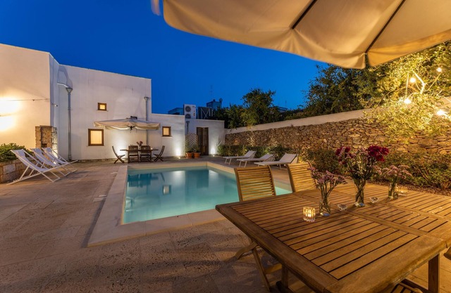 Luxury Courtyard Pool - Racale