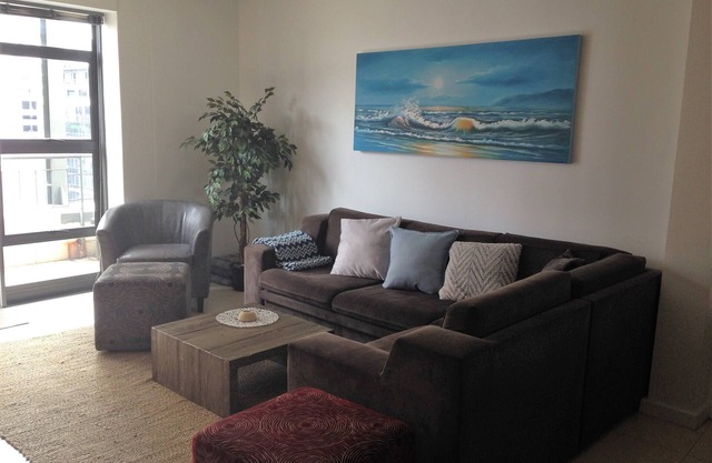 Luxury designer apartment in the heart of Cape Town, 3 mountain view, free wifi