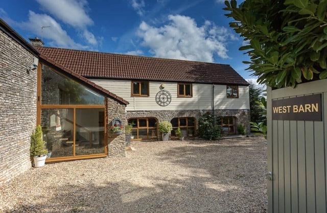 Luxury Detached Farmhouse Idyllic Rural Location with 2 Hot Tubs