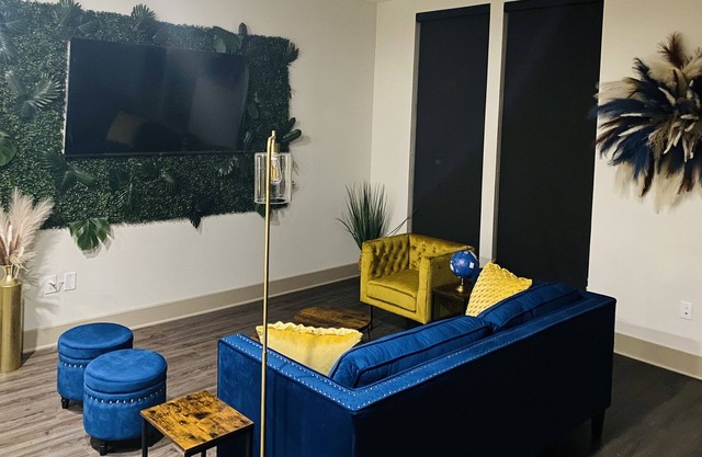 Luxury Downtown Condo: Heart Of Htown