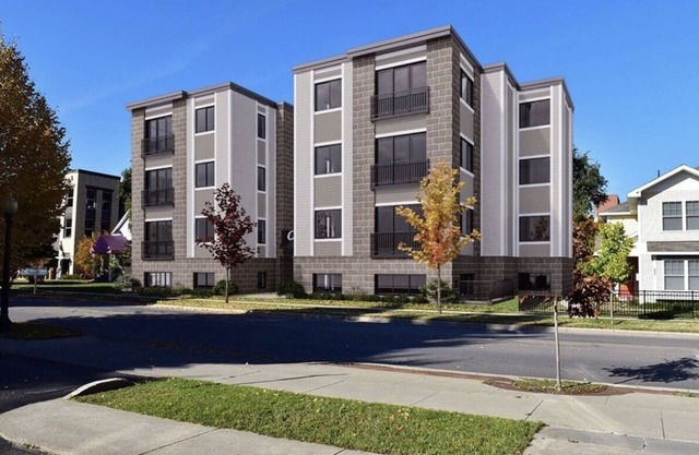 LUXURY DOWNTOWN TRAVERSE CITY CONDO- CAPRI 1- NEW KING BED