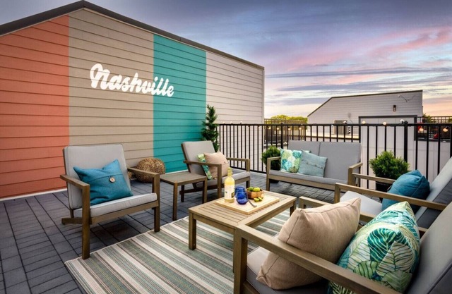 Luxury Downtown Townhome - Elevated Skyline Views